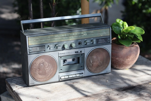 illustration - radio